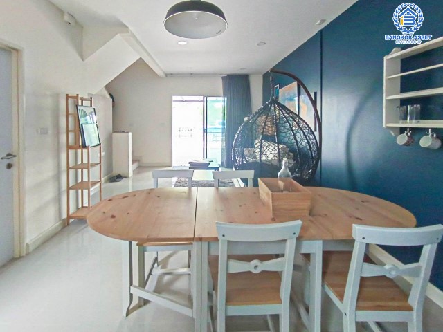 *****ทาวน์เฮ้าส์มือสองย่านนนทบุรี ม.เดอะเมทโทร รัตนาธิเบศร์ เนื้อที่ 20 ตร.ว. ฟังก์ชัน 3 ห้องนอน 2 ห้องน้ำ 2 ที่จอดรถ บ้านหันทิศใต้ แถมฟรี! 1 เครื่องปรับอากาศ บนทำเลแห่งการเดินทางสะดวก เพียง 6 นาทีก็ถึงรถไฟฟ้าสายสีม่วง "สถานีไทรม้า" ใกล้ทางด่วน "งามวงศ์วาน"